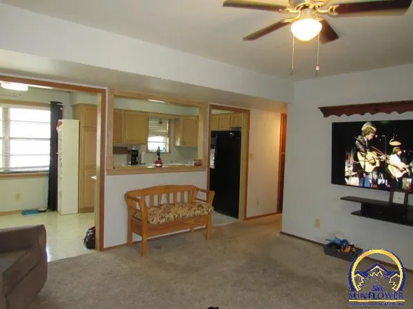 5468 SW 12th Ter APT 1, Topeka, KS 66604