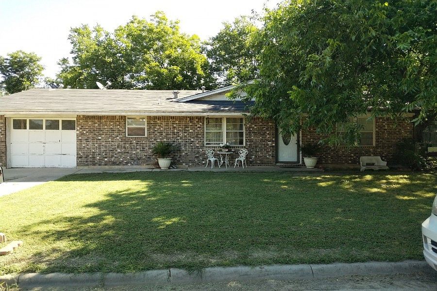 1st image of 604 Hemphill St