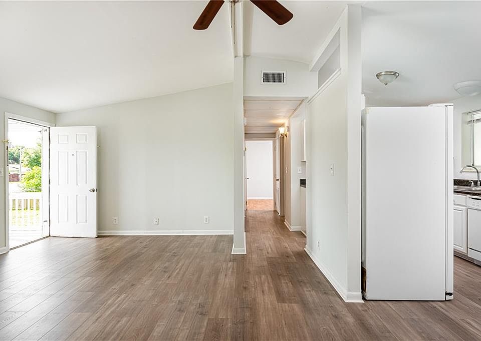 1st image of 597 27th Ave