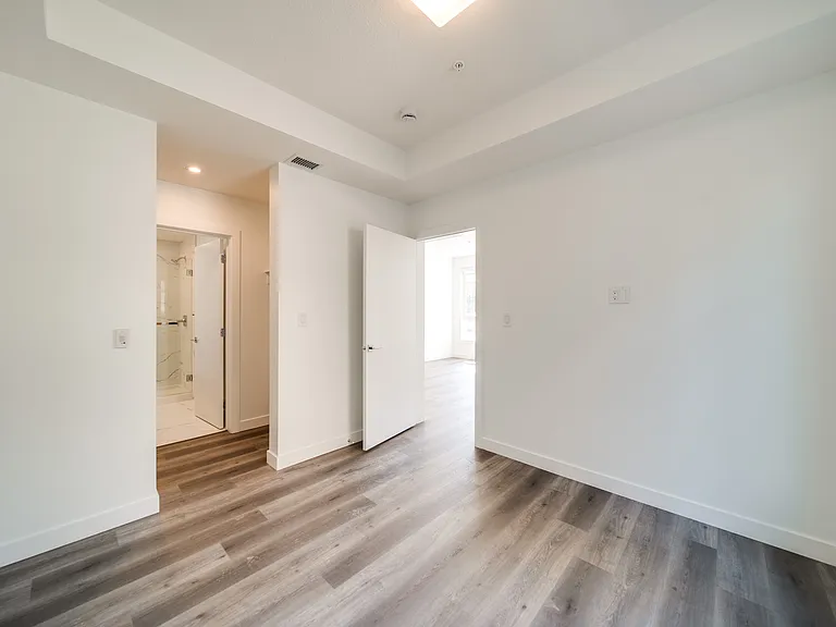 10015 113th St NW — Photo 16