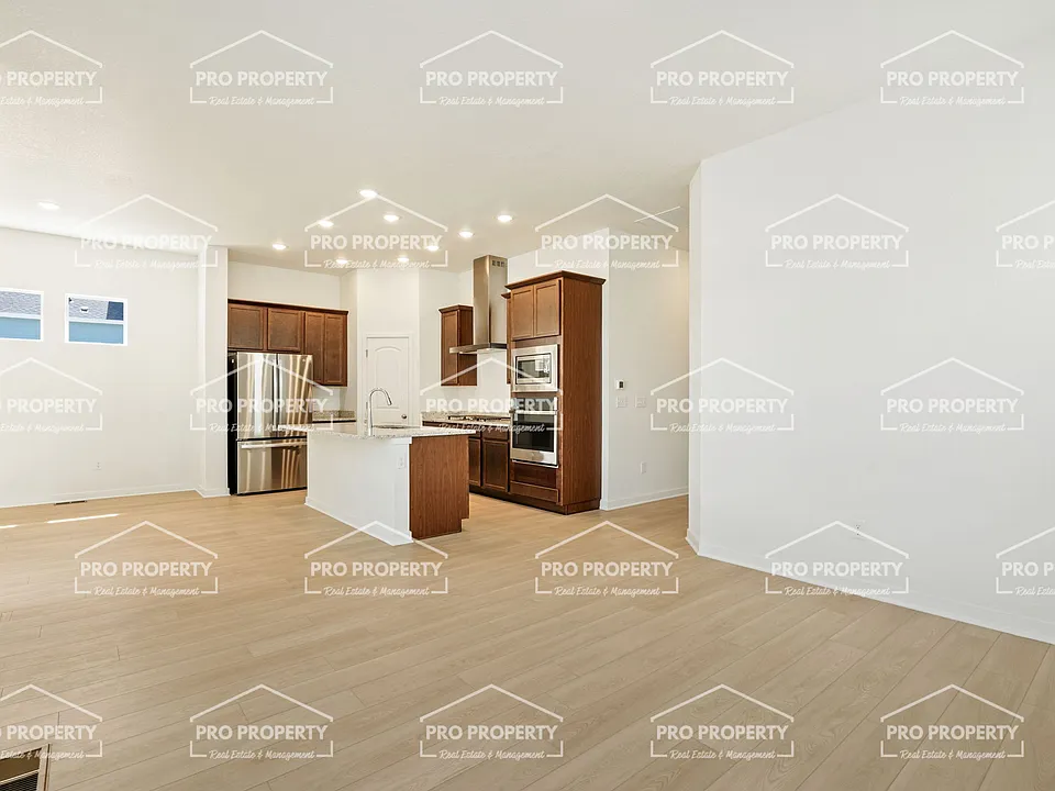 6384 Elk Pass Ln
