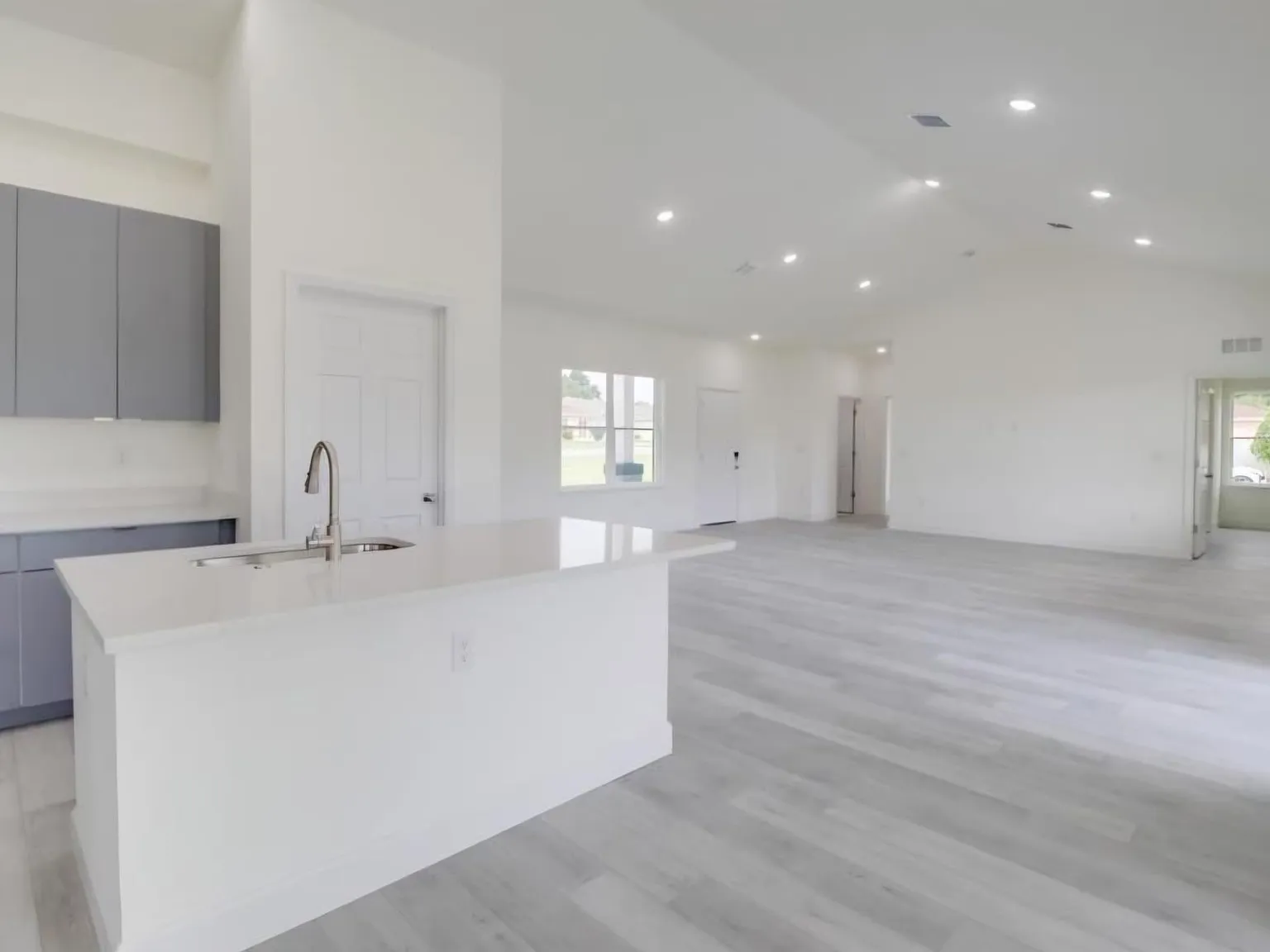 4 bed, 2013 sqft, $2,650 — Photo 2