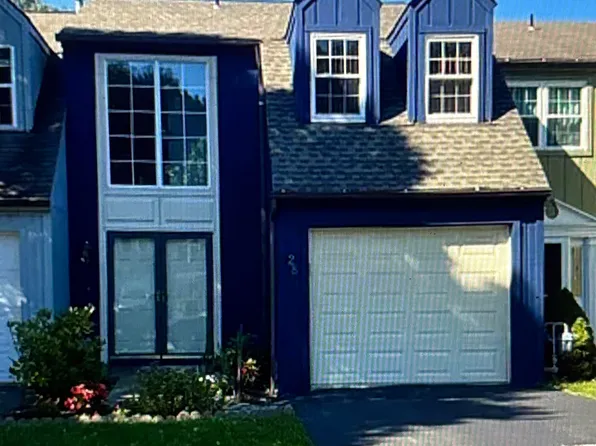 28 Monmouth Dr, Cranberry Township, PA 16066
