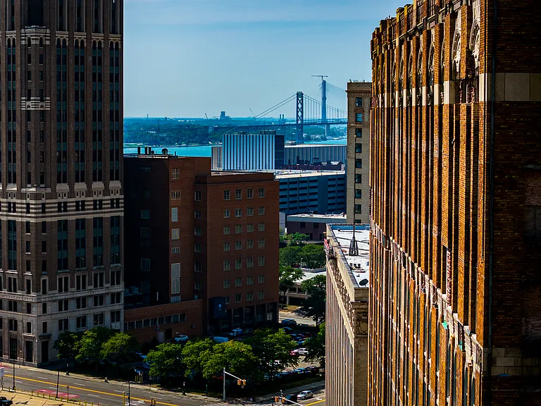 Residences at 150 Bagley — Photo 12