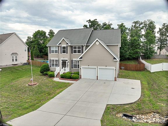 4th image of 222 Mahogany Dr