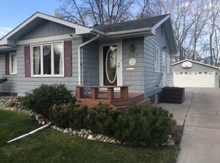 1825 4th Ave N, Grand Forks, ND 58203