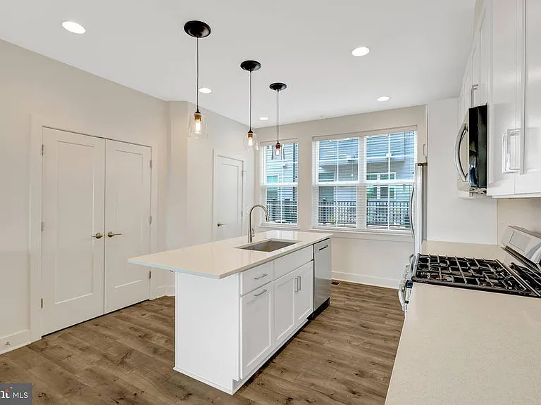 11247 Beaker St — Photo 16