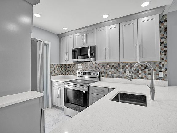 3rd image of 1481 S Ocean Boulevard #308
