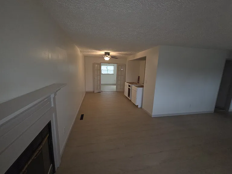 1584 Valdosta Dr — Photo 5