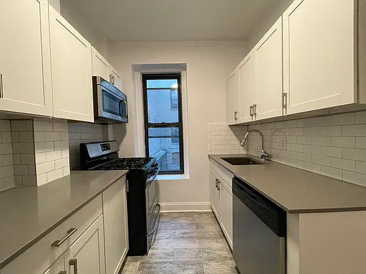 Rented by Hillel Realty Group | media 8