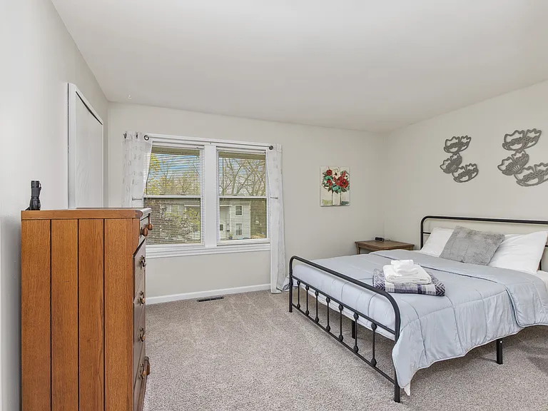 1644 Pennoyer Ave — Photo 13