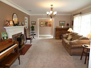 3rd image of 1006 Oakmont Cir