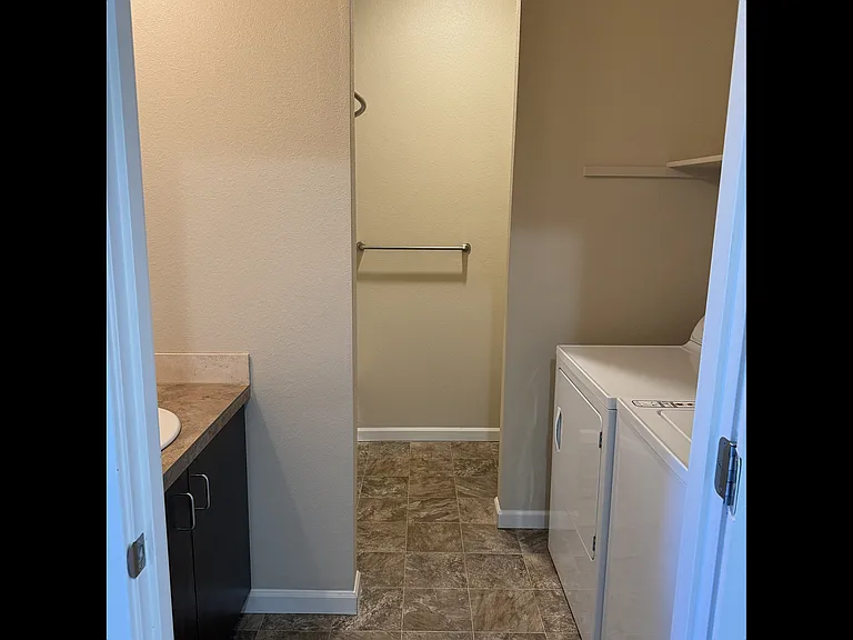 Bathroom/Laundry Bathroom/Laundry
