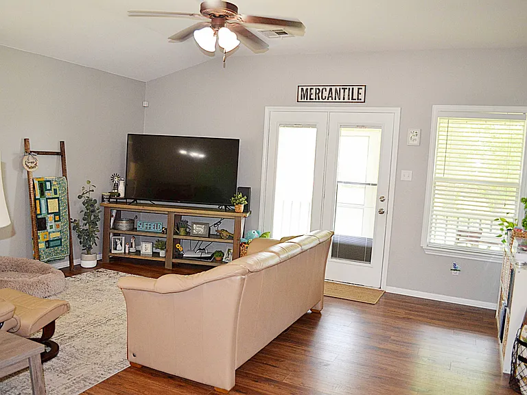 204 Crowfoot Dr — Photo 13