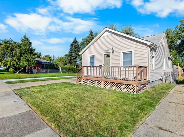 22036 Piper Ave, Eastpointe, MI 48021