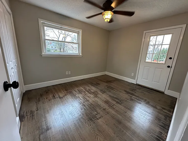 260 Klutz St — Photo 17