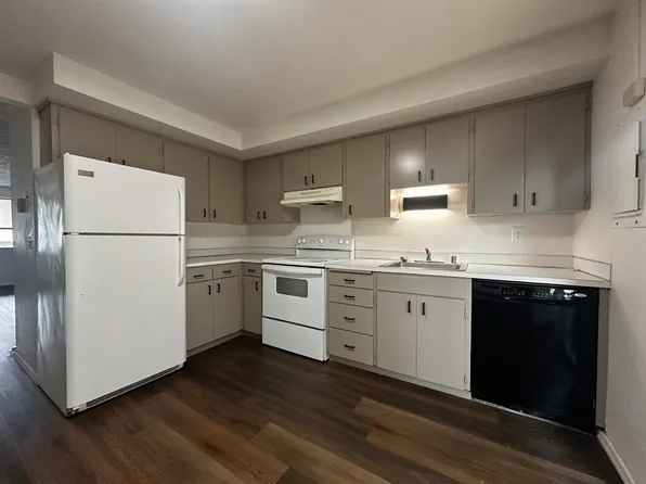 11915 NE 18th St APT R, Vancouver, WA 98684