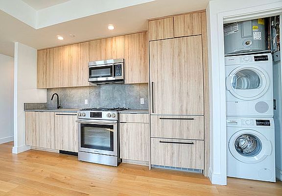 4th image of 24-16 Queens Plz S Penthouse D
