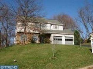 207 Mapleleaf Ln, Pottstown, PA 19464