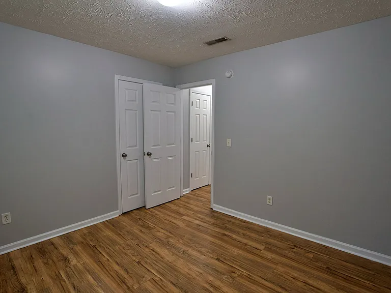 618 College St SW — Photo 18