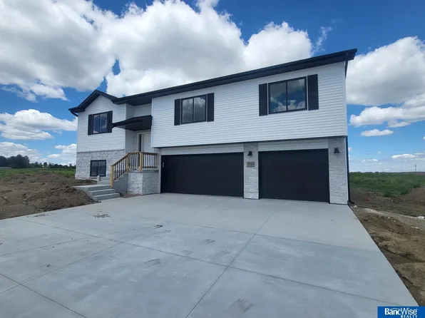 5925 SW 9th St, Lincoln, NE 68523