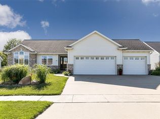 718 Rockvalley Ln NW, Cedar Rapids, IA 52405