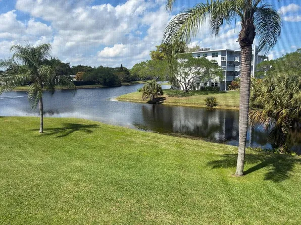 2002 Oakridge A #2002, Deerfield Beach, FL 33442