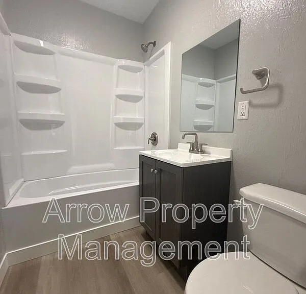 723 Ella St #C3 — Photo 7