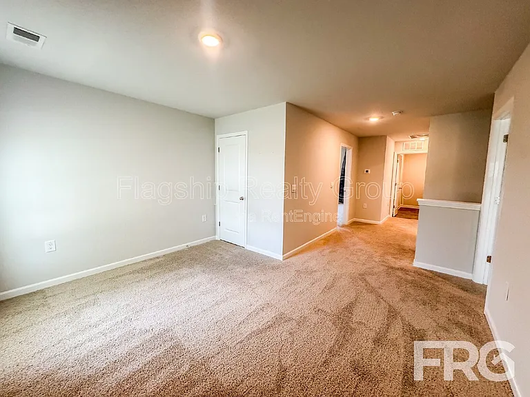 1313 Riverstone Dr — Photo 17