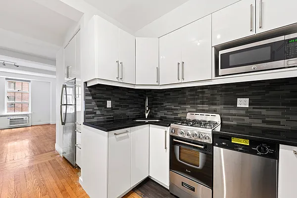 Rented by Douglas Elliman | media 21