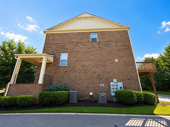2nd image of 521 Sunset Park Dr