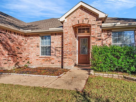 5th image of 807 Bowie Dr