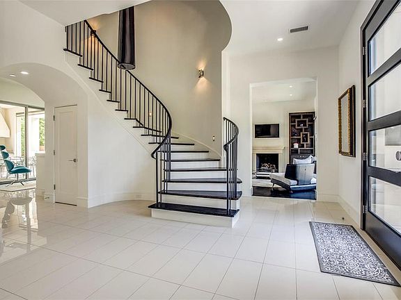 4th image of 2937 Stanford Ave
