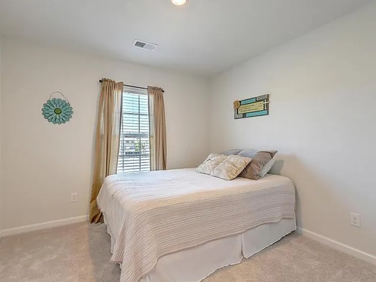115 Sequoia Ln — Photo 2