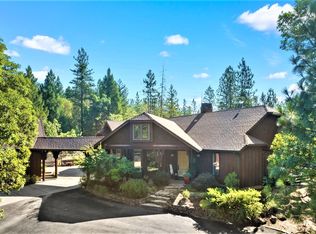 377 Wolf Song Dr, Grants Pass, OR 97526