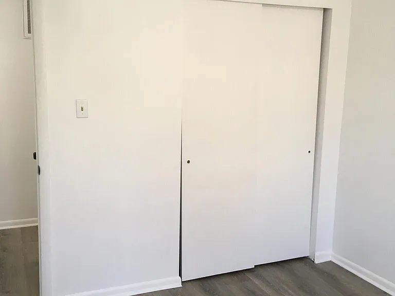 Another picture with the doors closed.