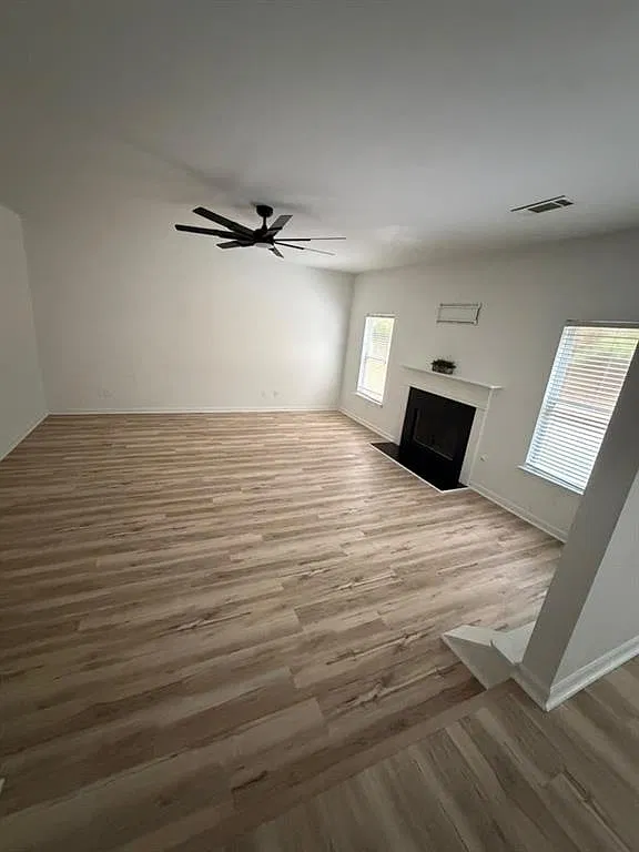 6 bed, 3.0 bath, 3486 sqft, $3,500 — Photo 2