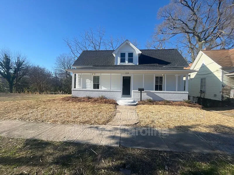 608 S Yadkin Ave