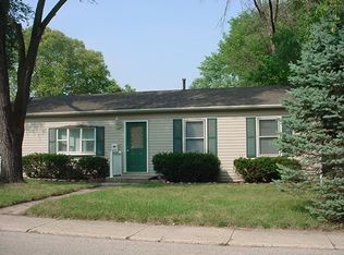 216 Rivers View Dr, Carpentersville, IL 60110