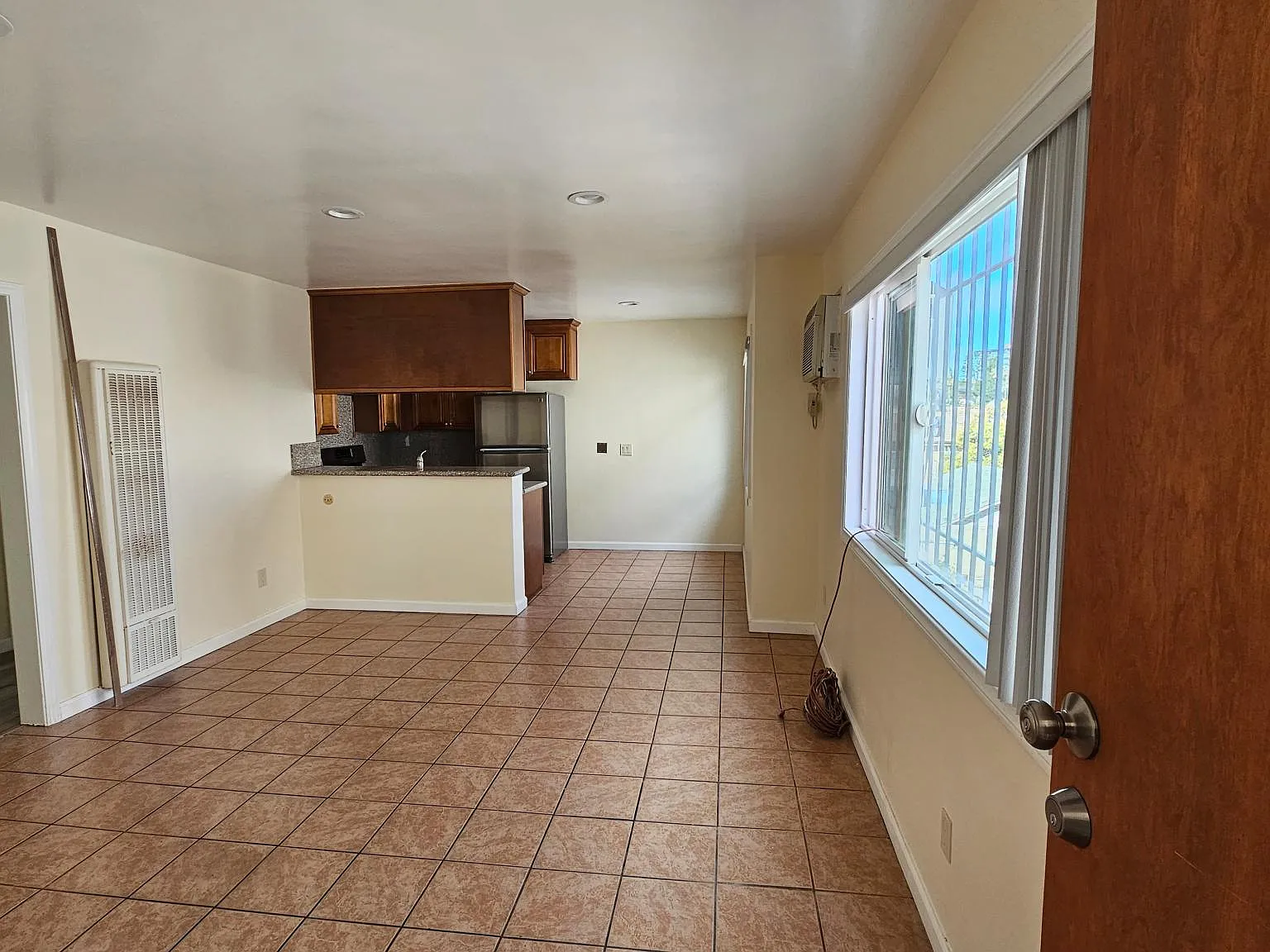 709 N Bunker Hill Ave — Photo 2