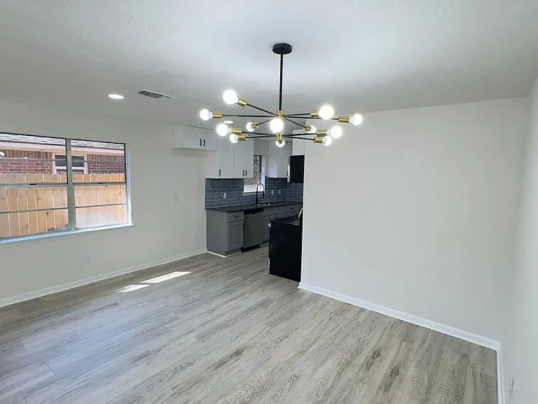 829 Canfield St — Photo 2