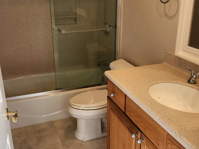 421 Burlington Ct #101 — Photo 21