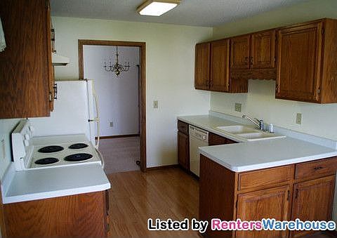2nd image of 739 Larpenteur Ave E APT E