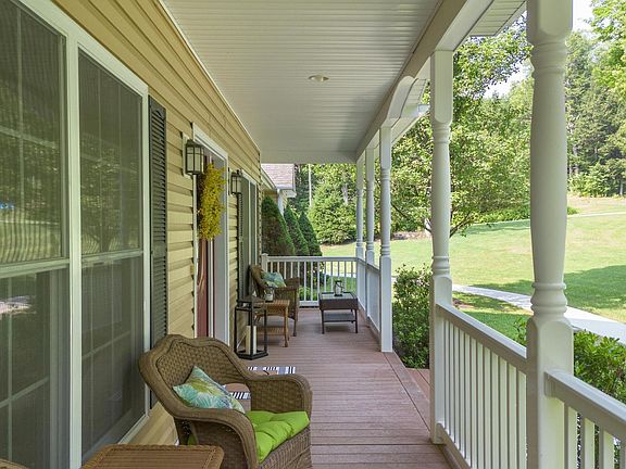 5th image of 321 Hemlock Dr
