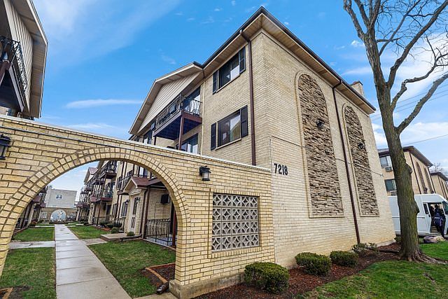 1st image of 7218 W Wrightwood Ave APT 110