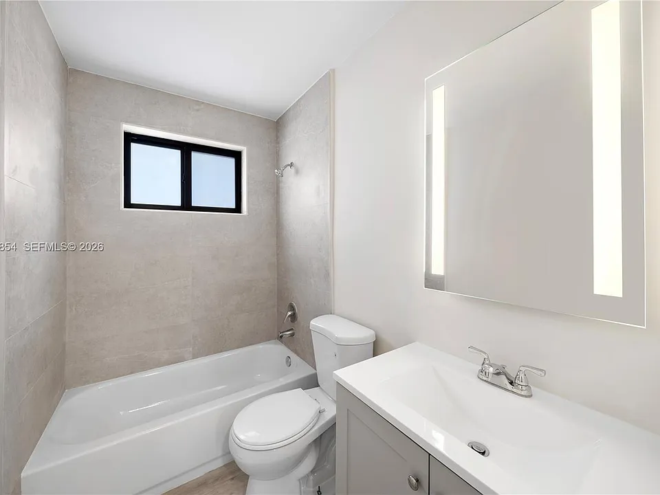1345 W 28th St #17