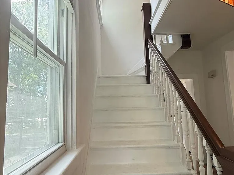 112 Murray Ave — Photo 12