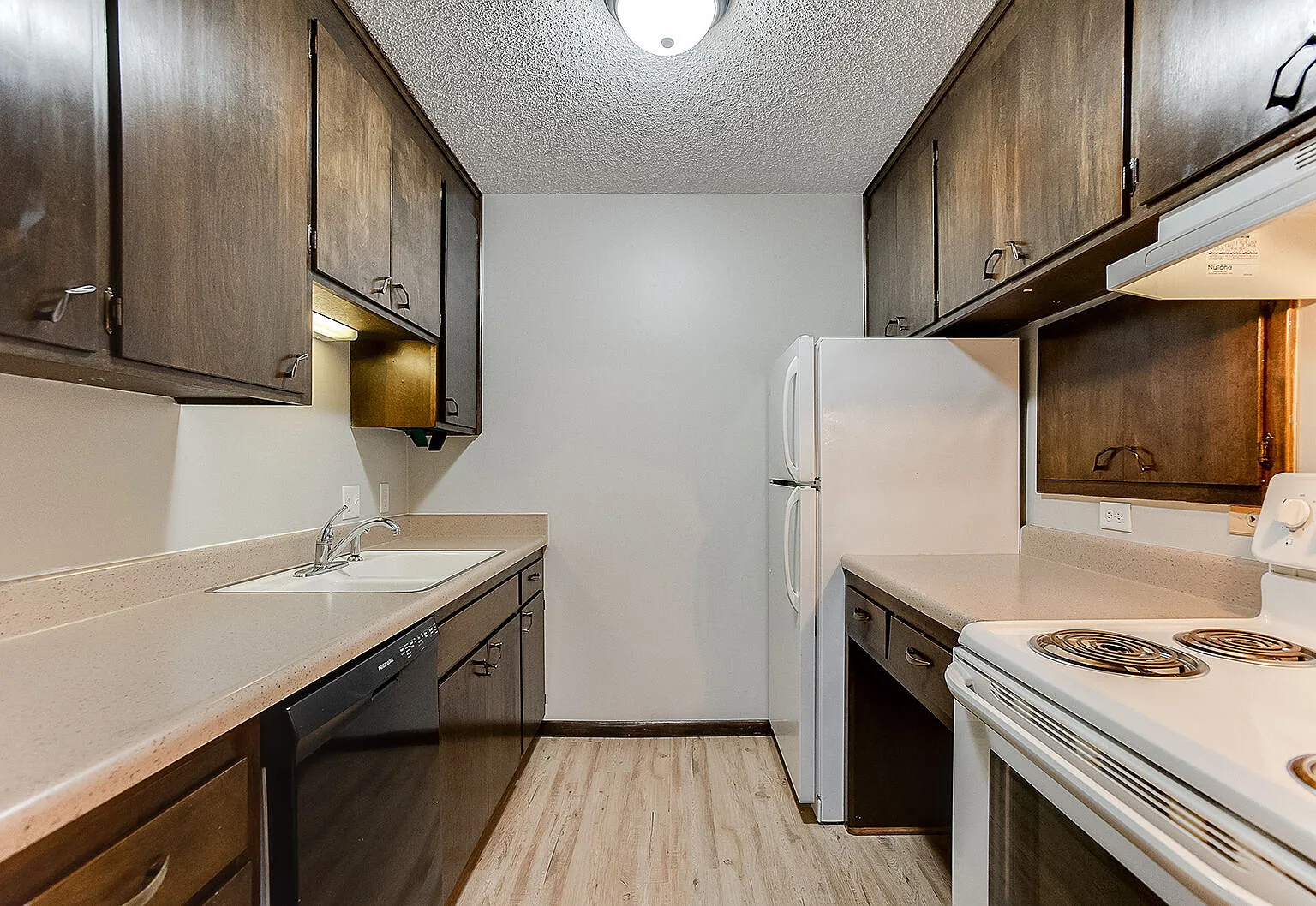 Caravelle Apartments — Photo 2