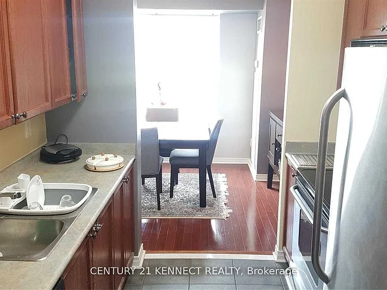 23 Oneida Cres #411 — Photo 15