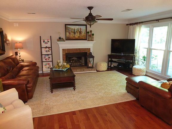 2nd image of 1407 Hampton Glen Dr SW